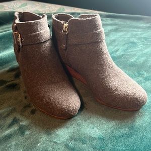 Grey wedge boots